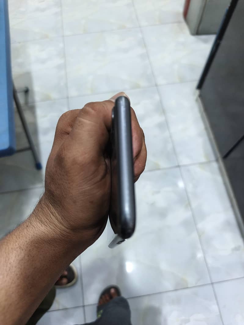 iPhone 11 4