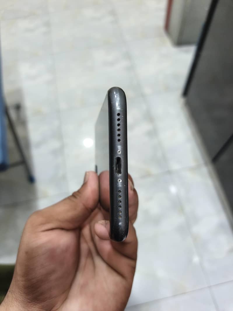 iPhone 11 5