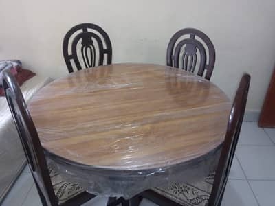 Dining table with chair's