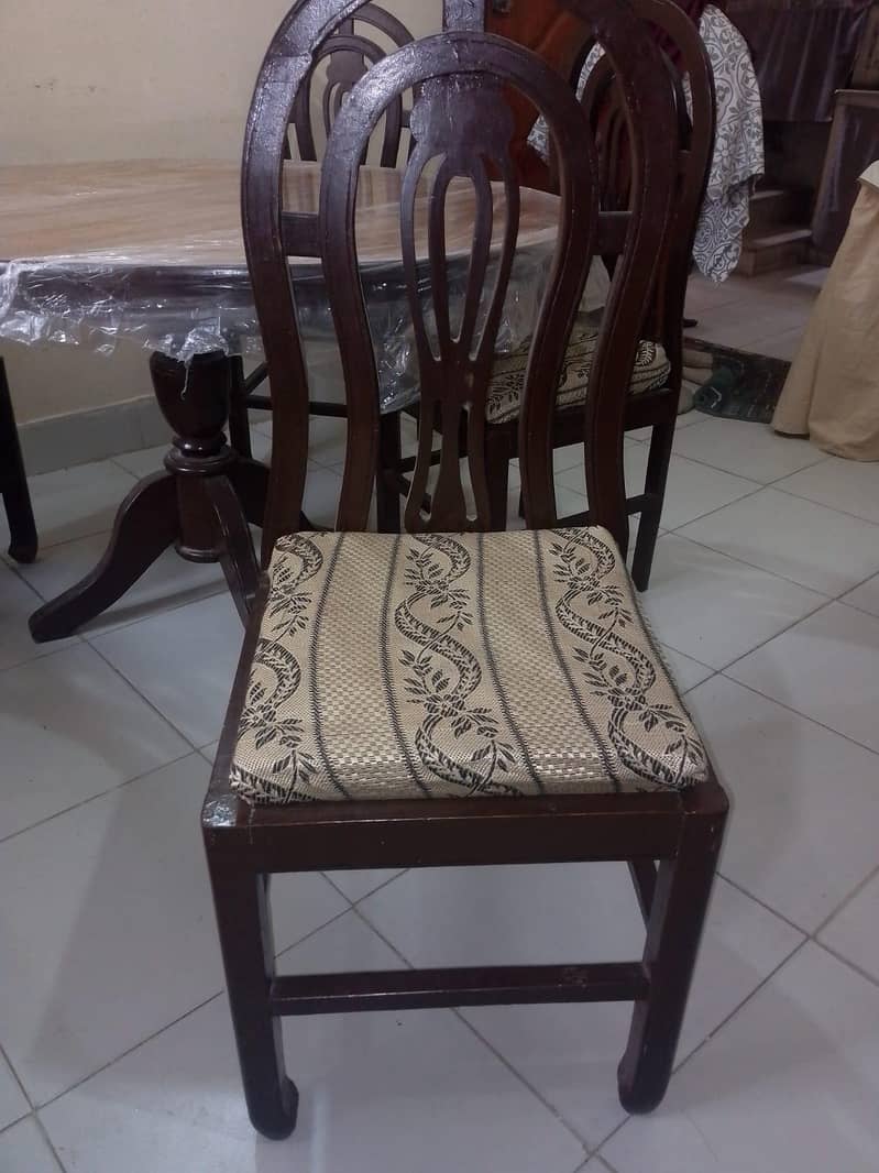 Dining table with chair's 3