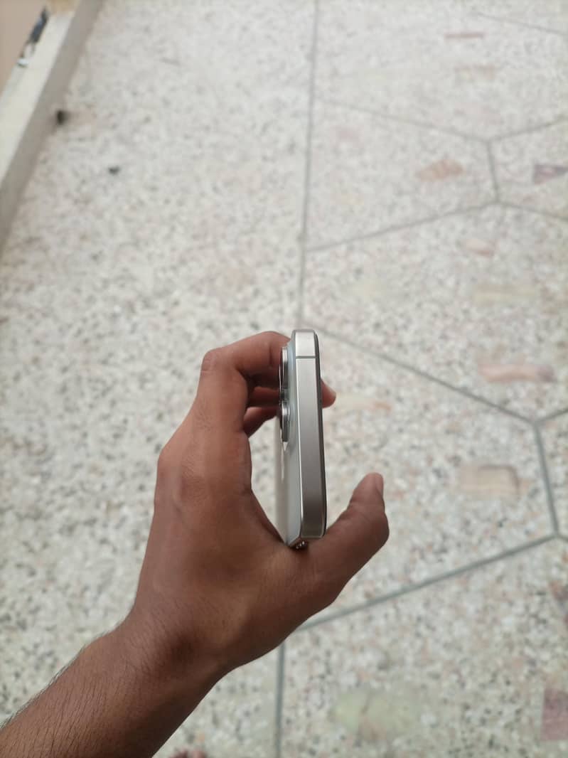 iphone 15 pro max 4