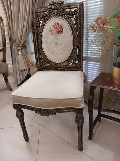 2 beautiful wooden chairs