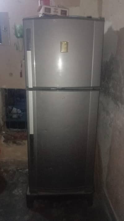 dowlance double door refrigerator in excellent condition