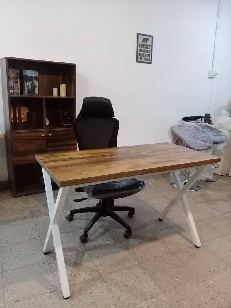 Executive Table Computer table 13