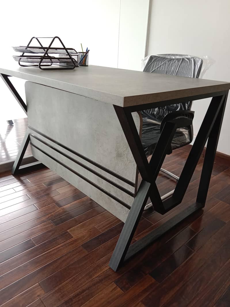 Executive Table Computer table 15