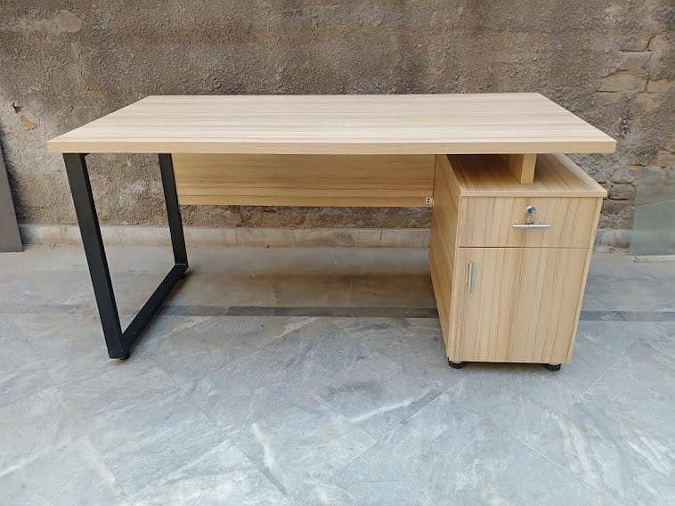 Executive Table Computer table 17