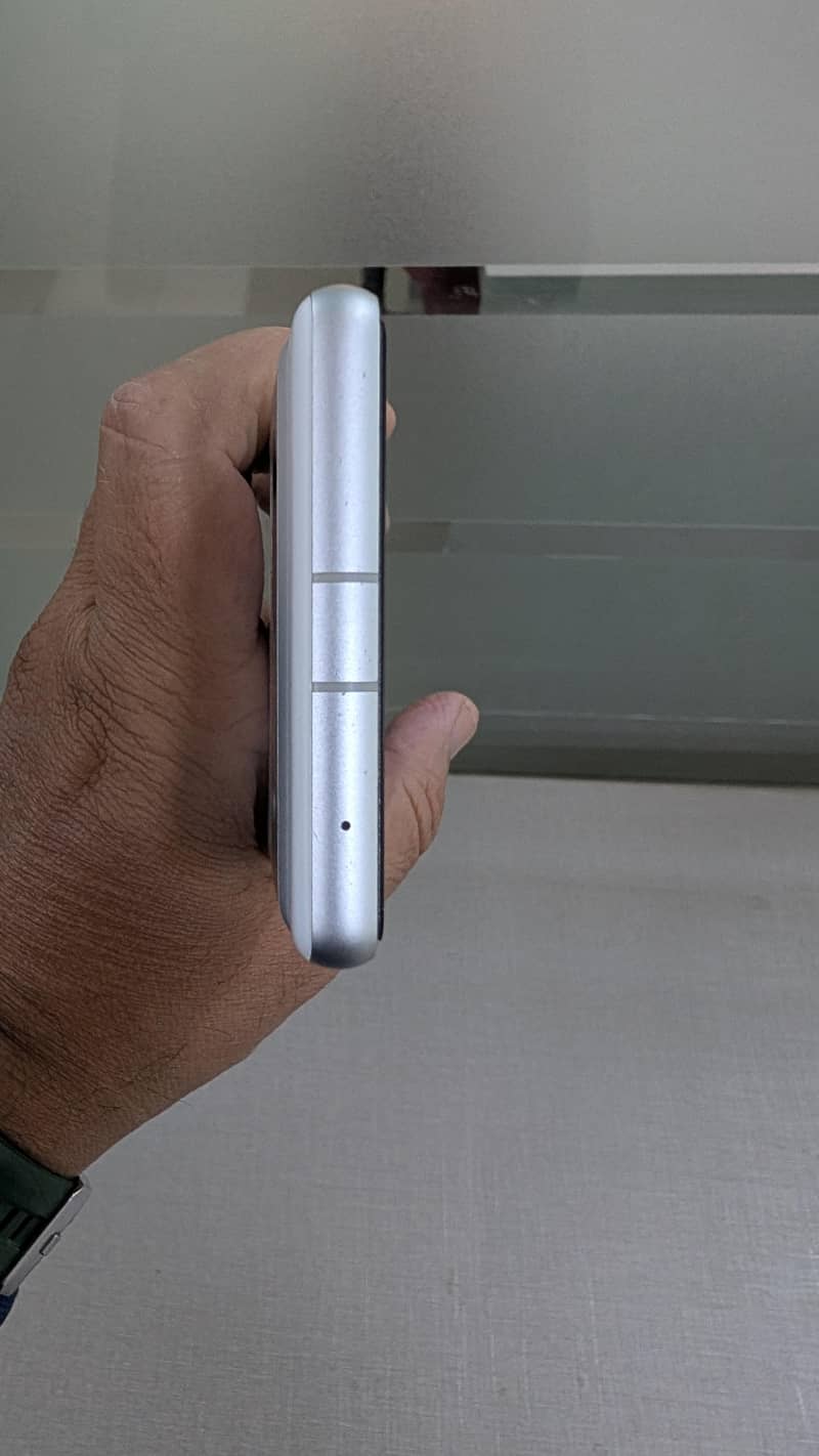 Google Pixel 7a 5