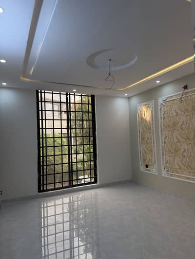 10 Marla Brand New House For Sale On Good Condition