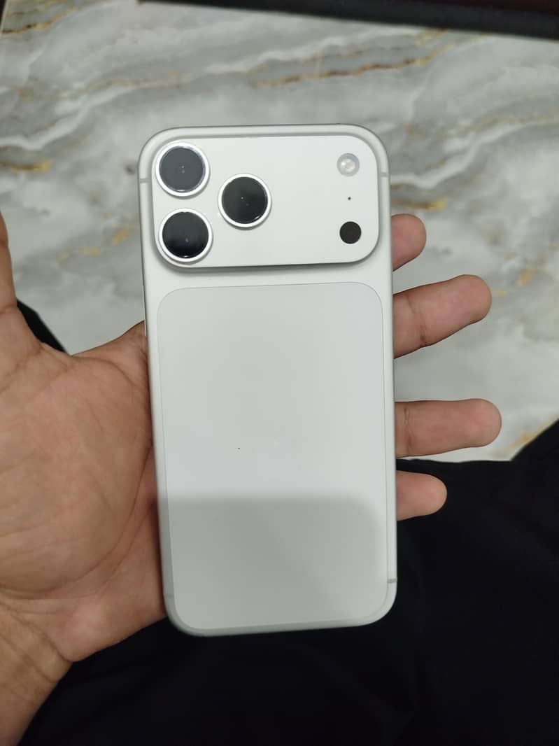 Apple iPhone 17 Pro Max 0