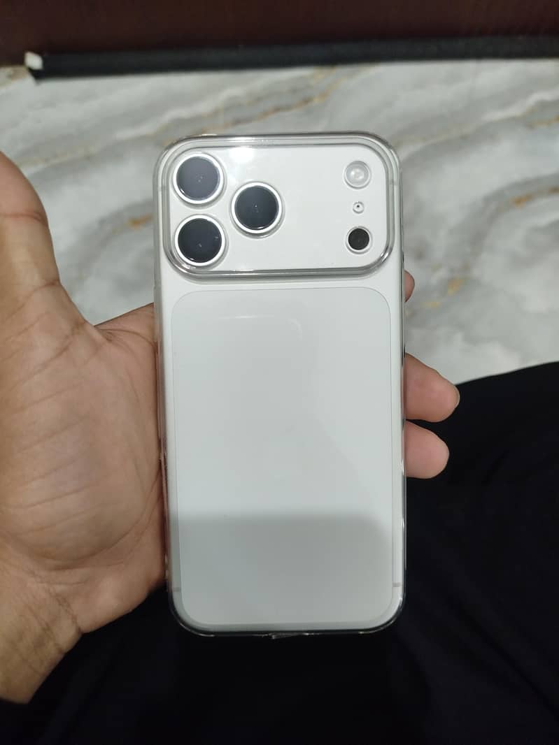 Apple iPhone 17 Pro Max 5