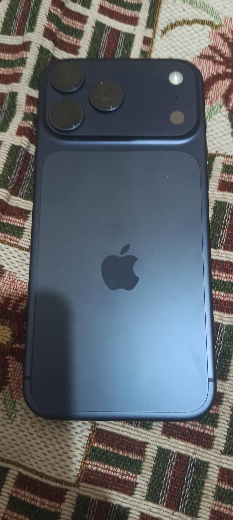Apple iPhone 17 Pro Max 1