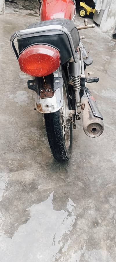 Honda 125 bilkul ok condition hai copy file total genuine hai