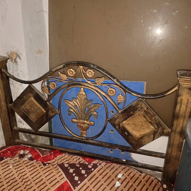 single iron bed 1