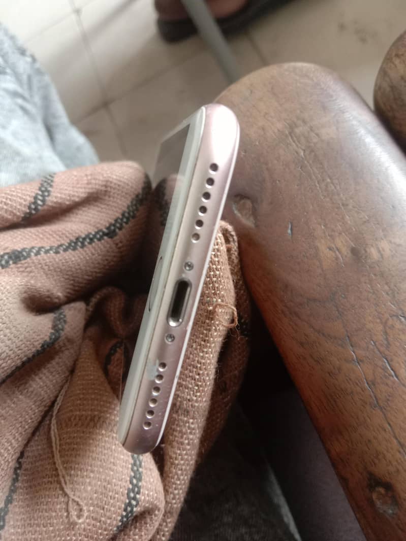 Apple iPhone 8 4
