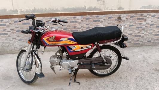 Honda CD70 2025