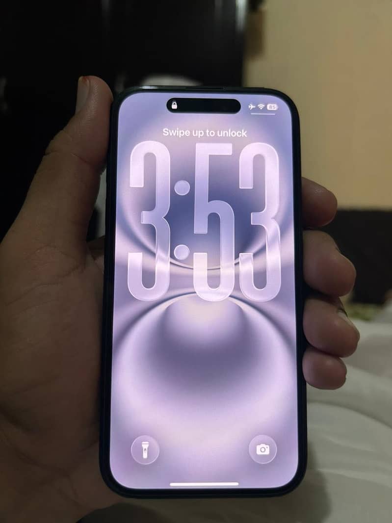 Apple iPhone 16 4