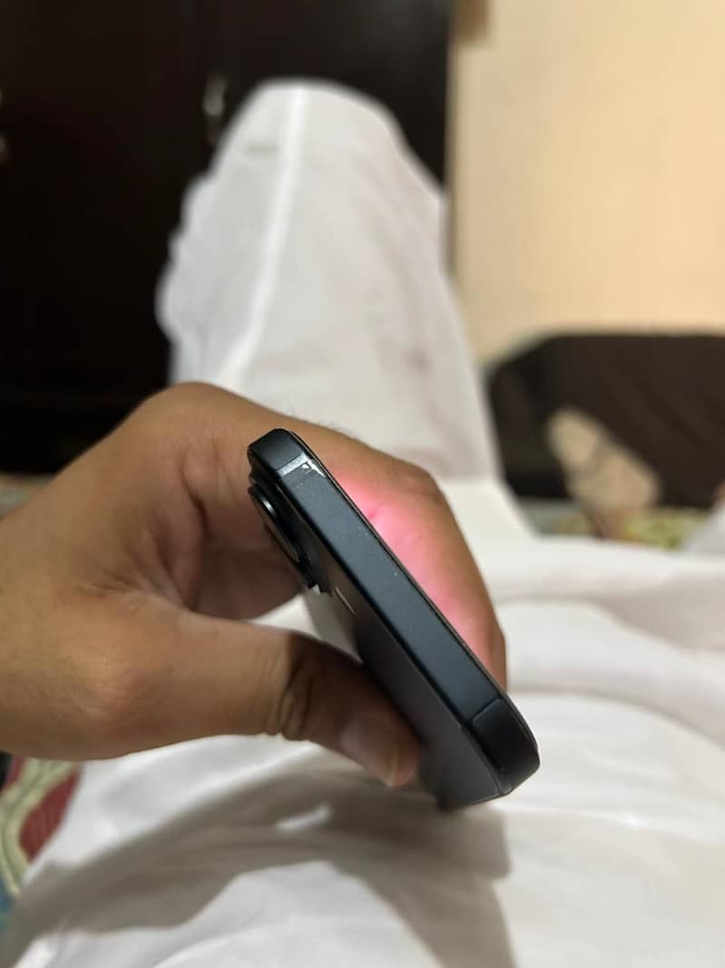 Apple iPhone 16 5
