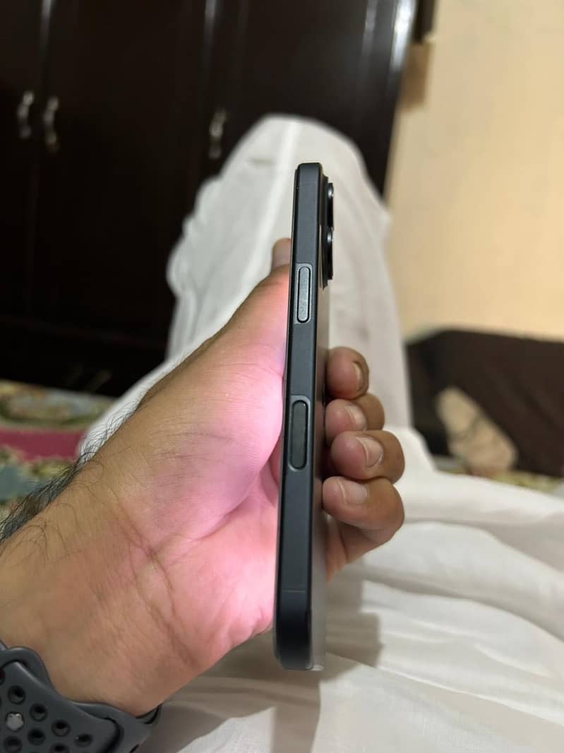 Apple iPhone 16 7