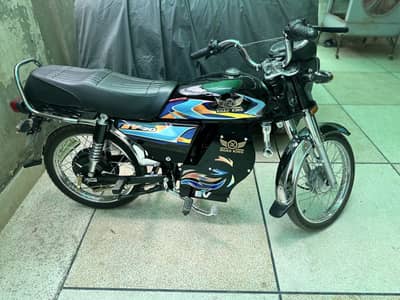 New condition bike hi only 175 km