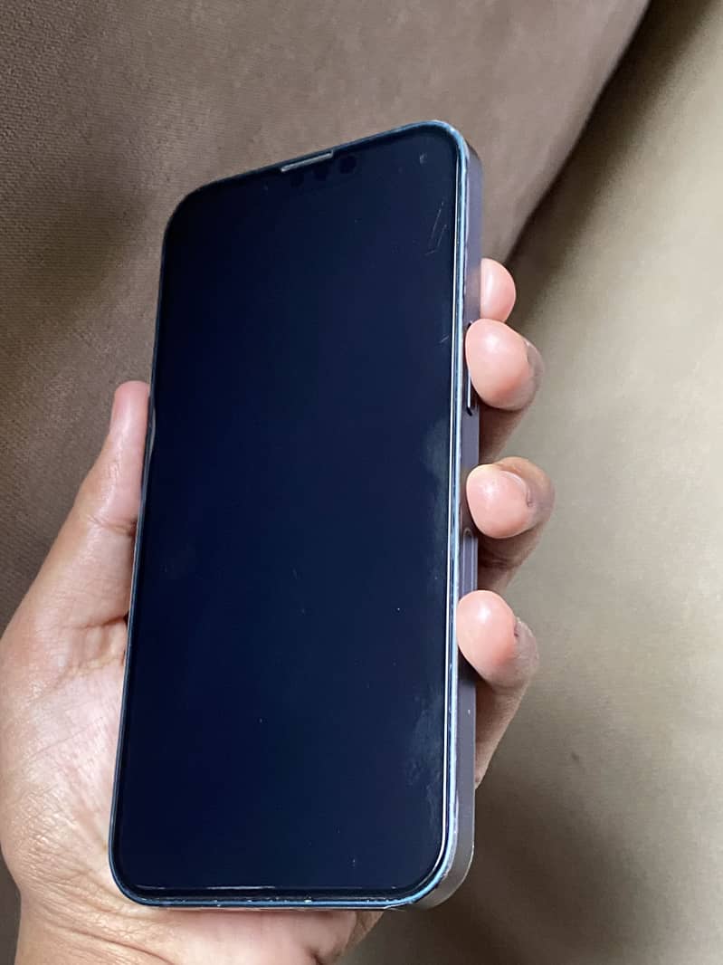 Apple iPhone 13 4