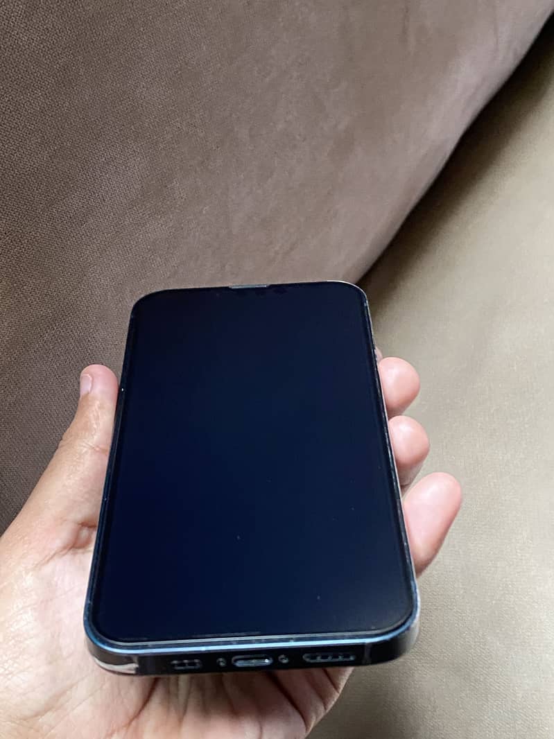 Apple iPhone 13 5