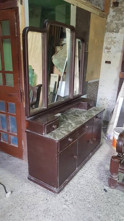 dressing table