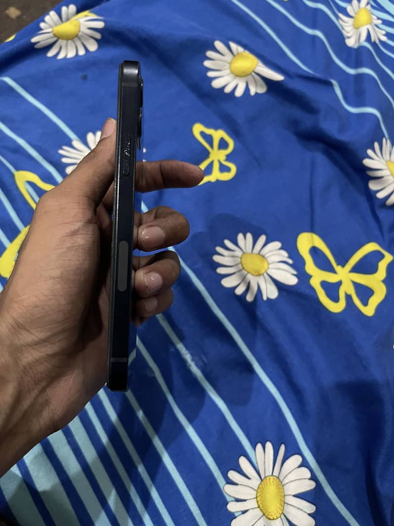 Apple iPhone 12 3