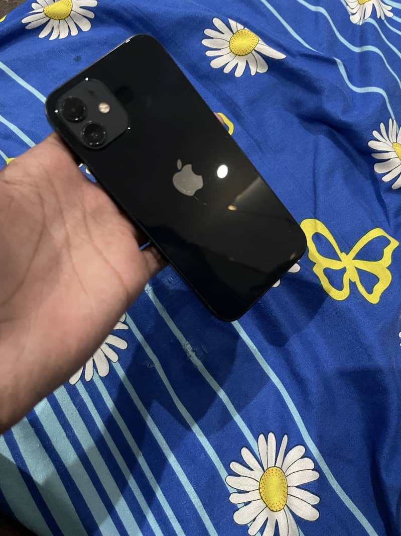 Apple iPhone 12 6