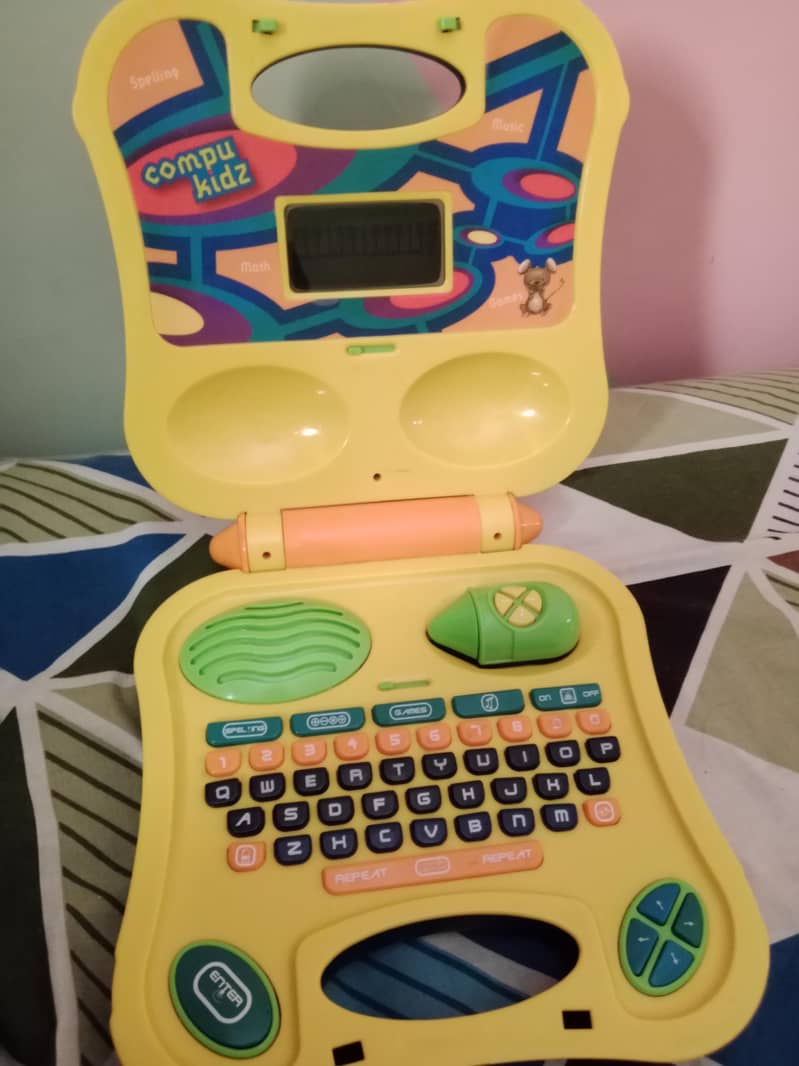 kids learning computer 0