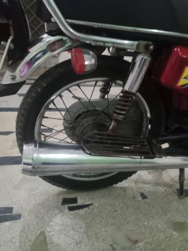 kum peson men HONDA or her cheez working men 1