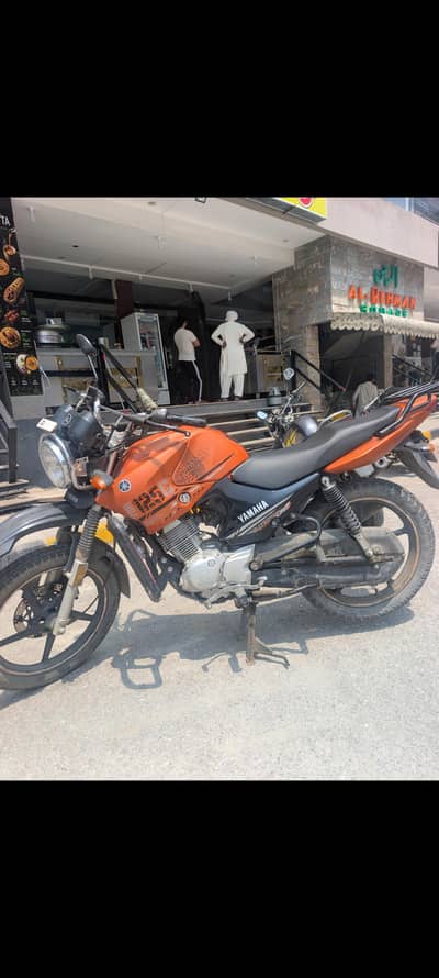 Ybr 2023 , Lush condition , 10/10 Bike one hand used