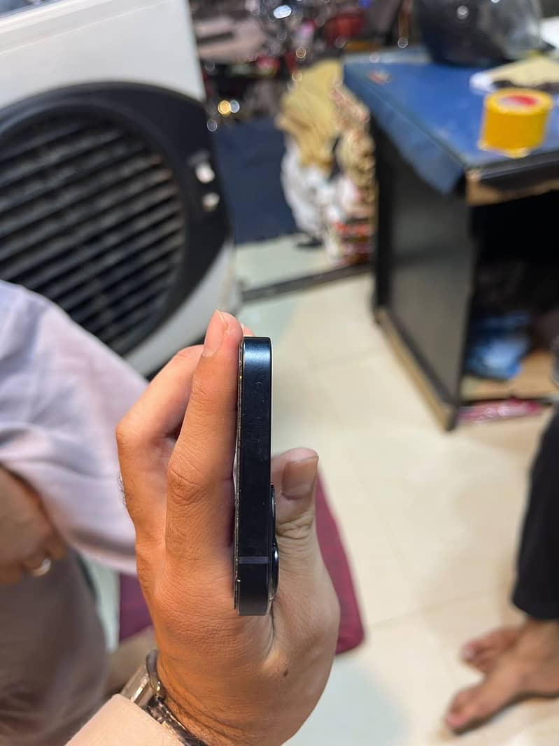 Apple iPhone 13 0