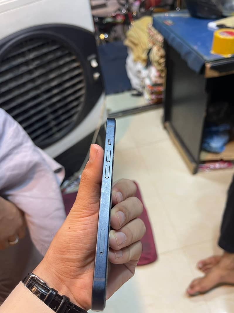 Apple iPhone 13 1