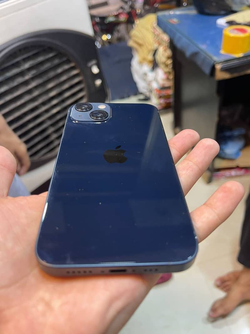 Apple iPhone 13 2