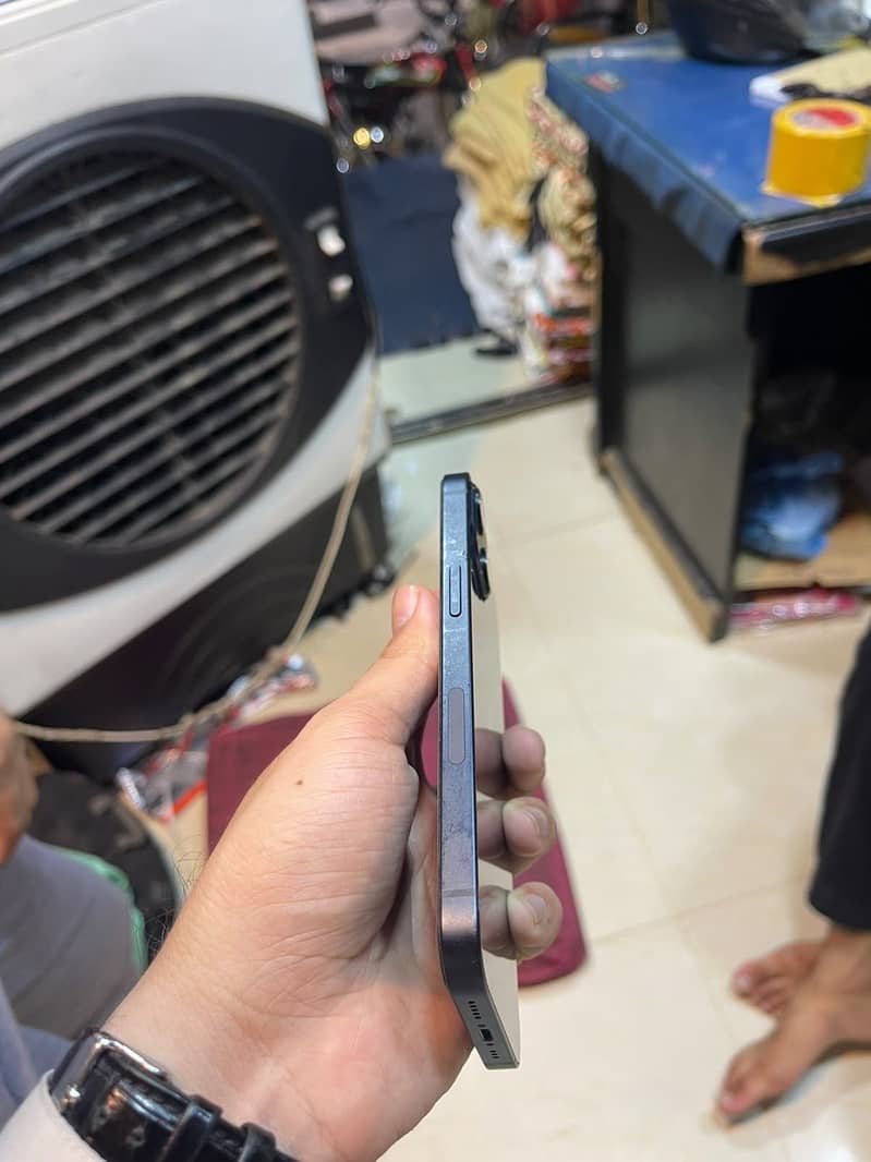 Apple iPhone 13 4