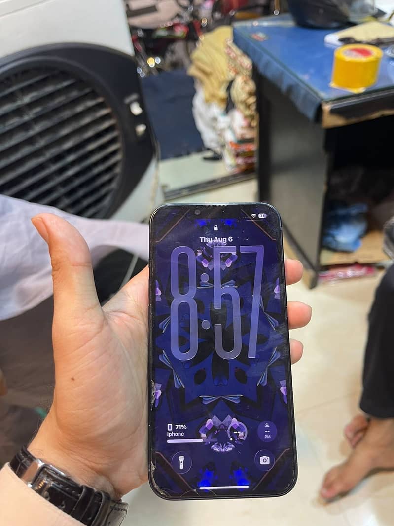 Apple iPhone 13 6