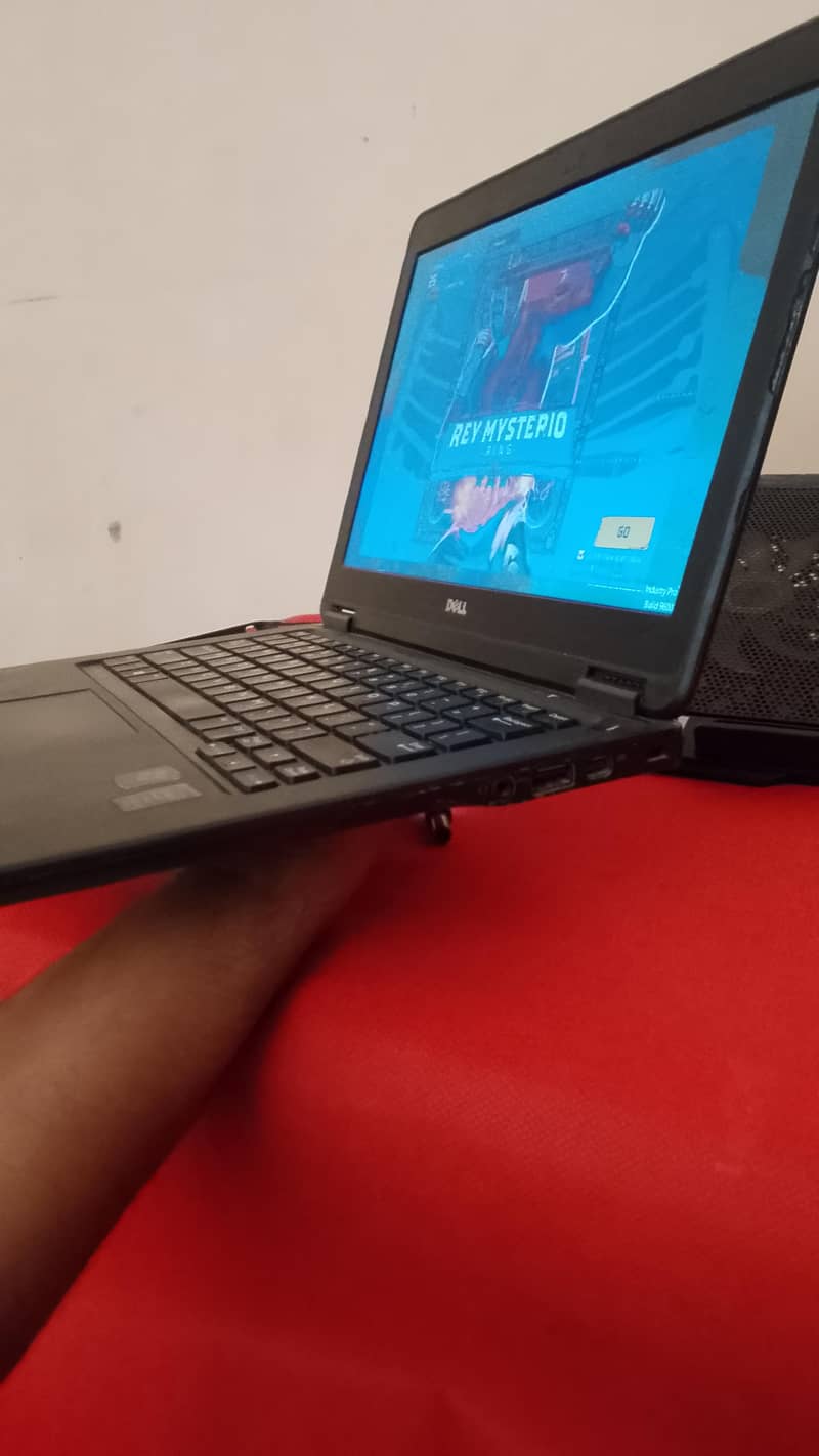 Dell Latitude E7250 1
