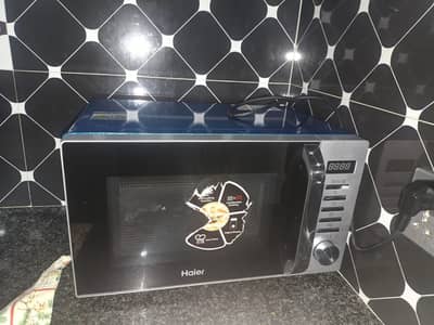 Haier 2-in-1 Microwave Oven + Grill | 20L | Like New