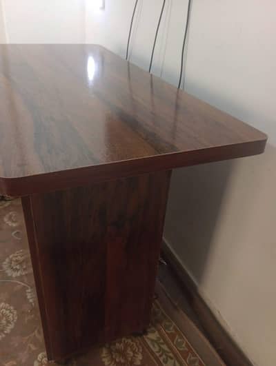Iron stand / table for sale in excellent condition