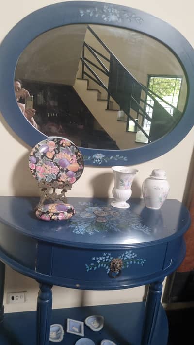 High end designer console with mirror