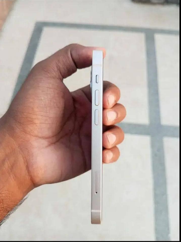 Apple iPhone 13 1