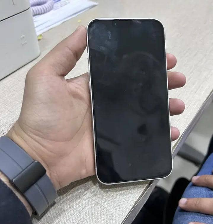 Apple iPhone 13 2