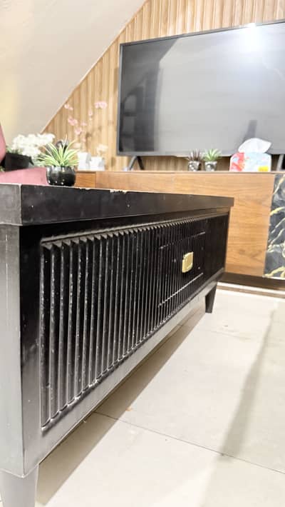 Center Table for Sale – Excellent Condition