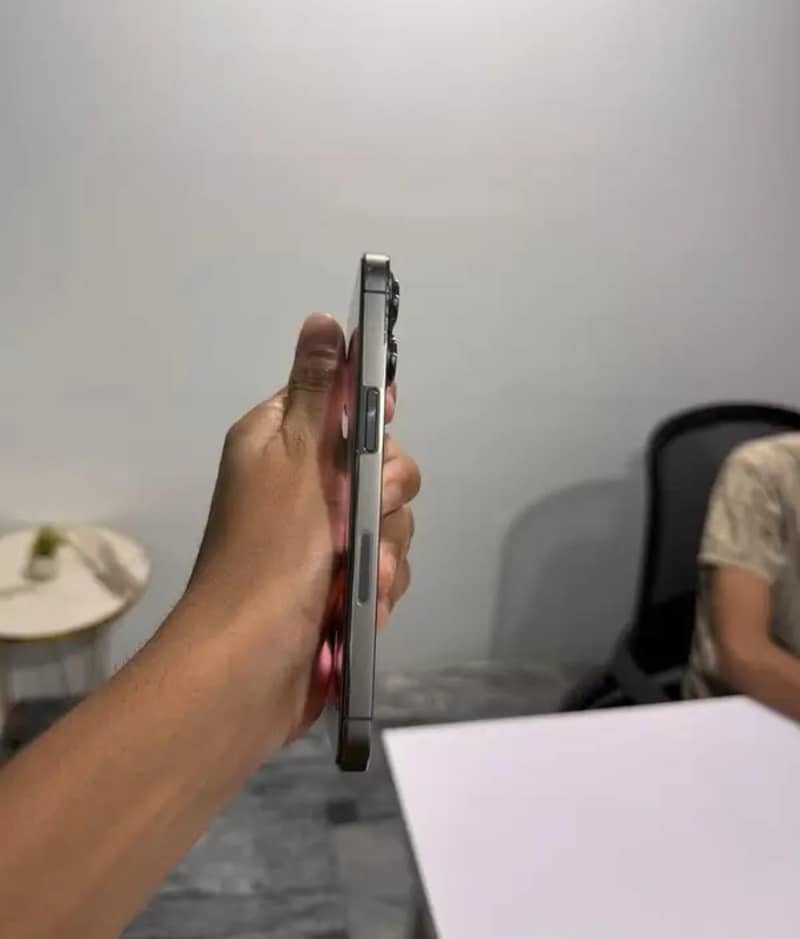 Apple iPhone 13 2
