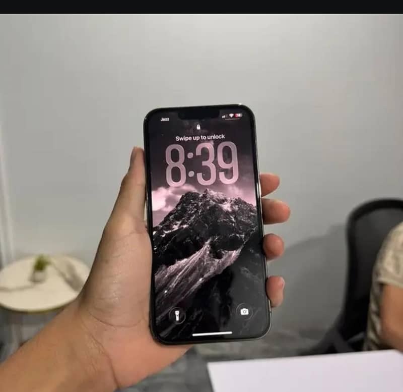 Apple iPhone 13 5
