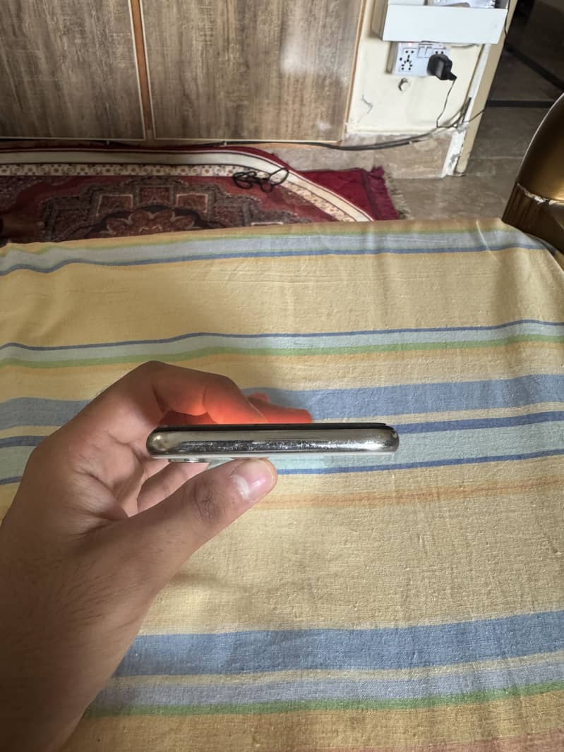Apple iPhone X 3