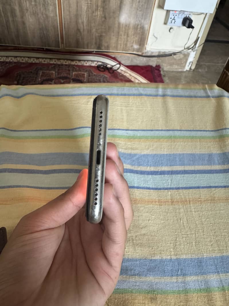 Apple iPhone X 5