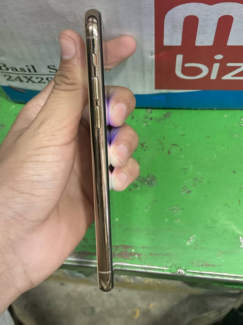 Apple iPhone 11 Pro 2