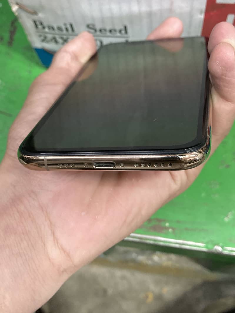 Apple iPhone 11 Pro 4