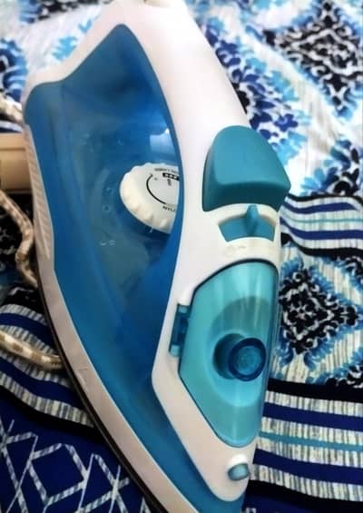 Aardee steam iron with 1200W